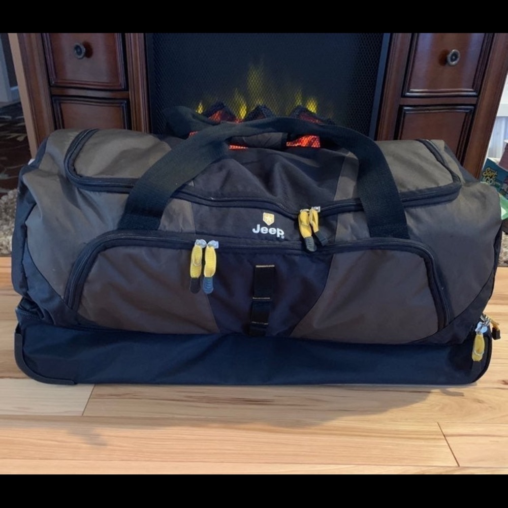 JEEP Rolling Duffle Bag Luggage